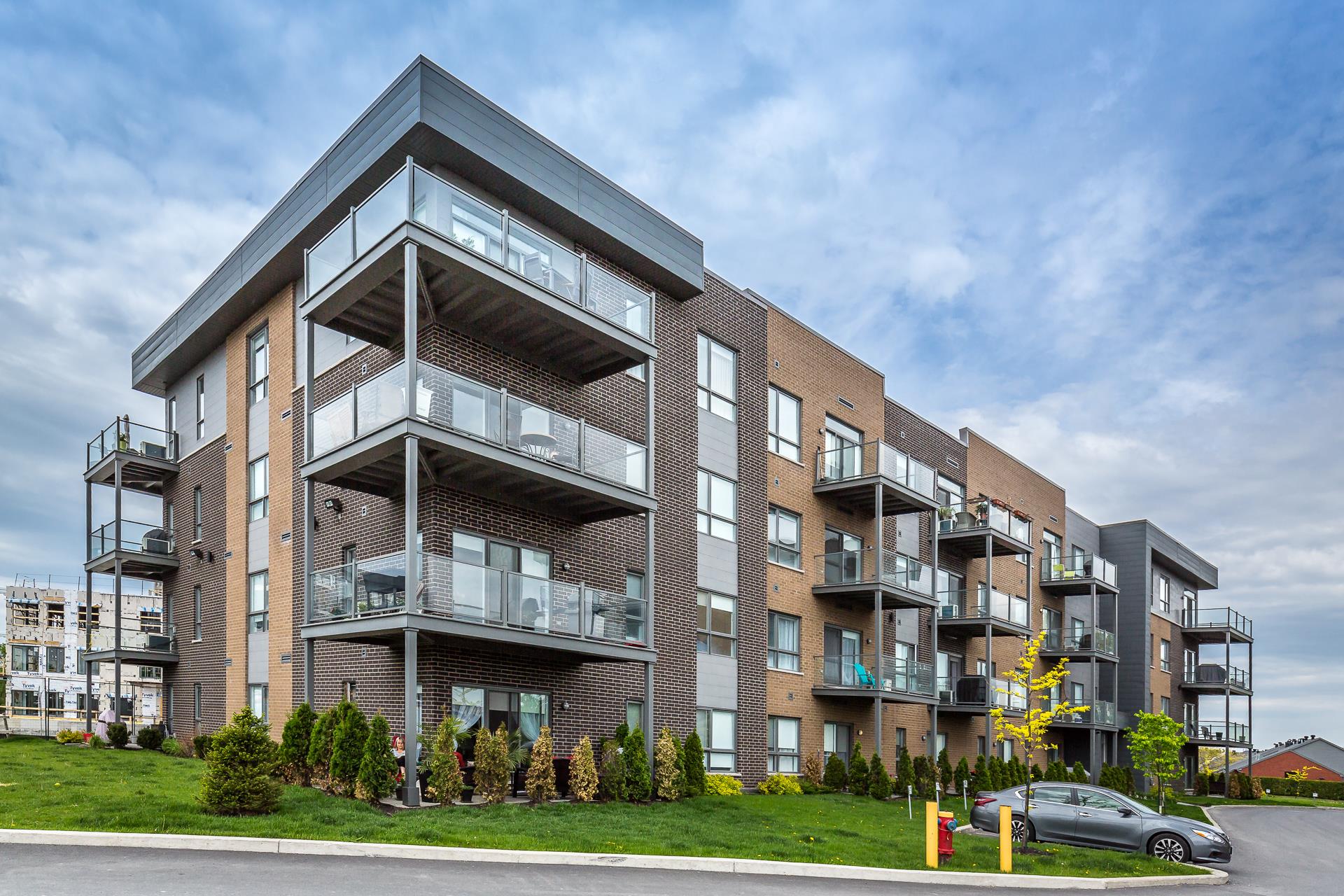 Le SaintLaurent Apartments in Brossard, QC